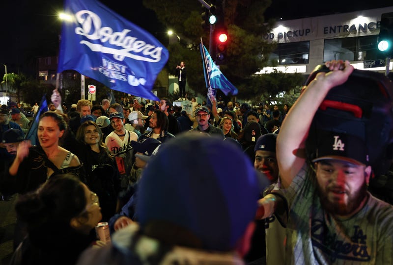 crowd of dodgers fans