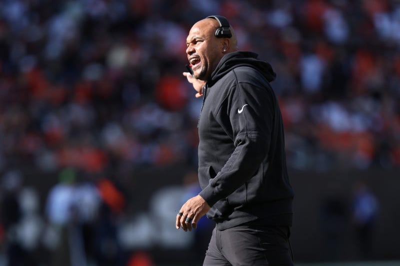 Head coach Antonio Pierce of the Las Vegas Raiders yells during the first quarter against the Cincinnati Bengals at Paycor Stadium on November 03, 2024 in Cincinnati, Ohio.