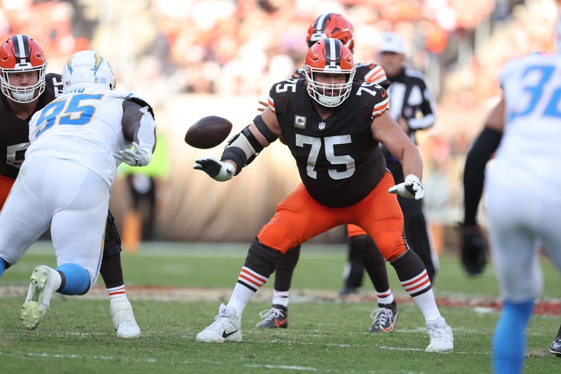 Joel Bitonio #75 of the Cleveland Browns plays against the Los Angeles Chargers at Cleveland Browns Stadium on November 03, 2024 in Cleveland, Ohio. 