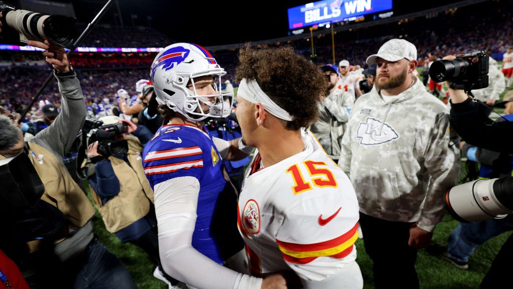 Patrick Mahomes on playing in front of Bills fans: 'They don't like us'