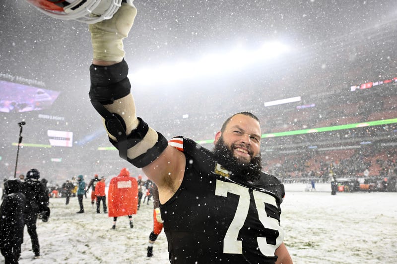 Joel Bitonio #75 of the Cleveland Browns celebrates after defeating the Pittsburgh Steelers in the game at Huntington Bank Field on November 21, 2024 in Cleveland, Ohio. 