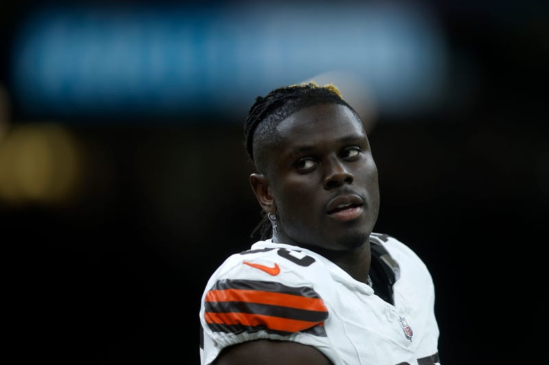 NEW ORLEANS, LOUISIANA - NOVEMBER 17: David Njoku #85 of the Cleveland Browns looks on during the game against the New Orleans Saints at Caesars Superdome on November 17, 2024 in New Orleans, Louisiana. 