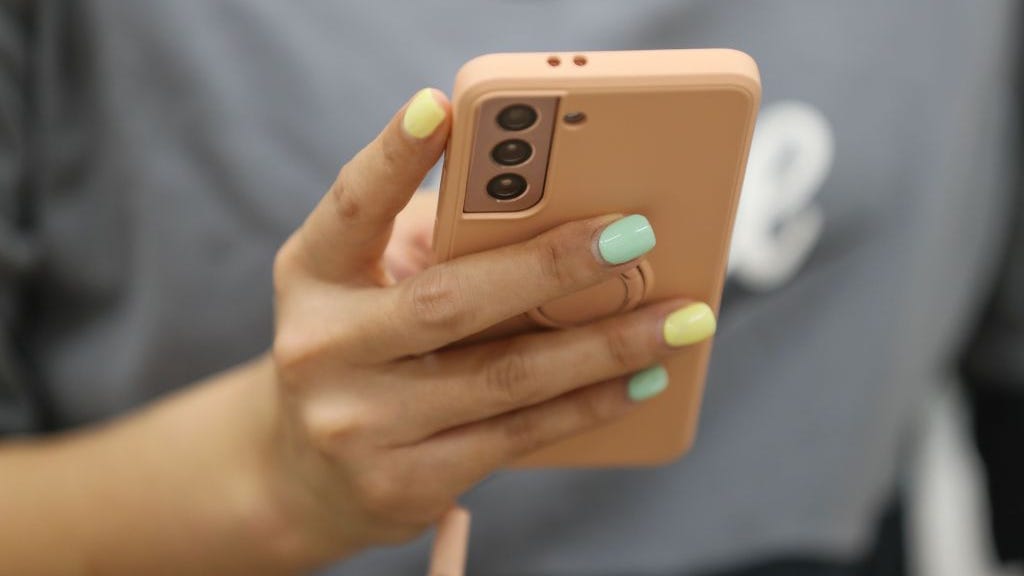 New York lawmakers agree on plan for 'bell-to-bell' school cellphone ban
