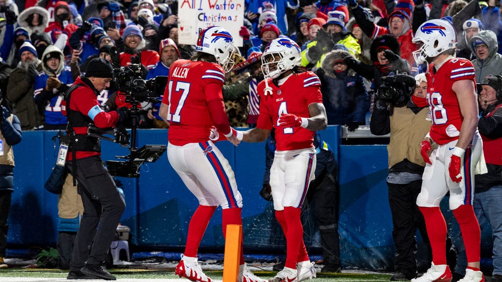 Bills hold on in 24-21 win over Patriots as Allen briefly loses feeling in throwing arm