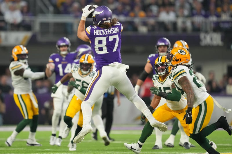 Darnold to Hockenson