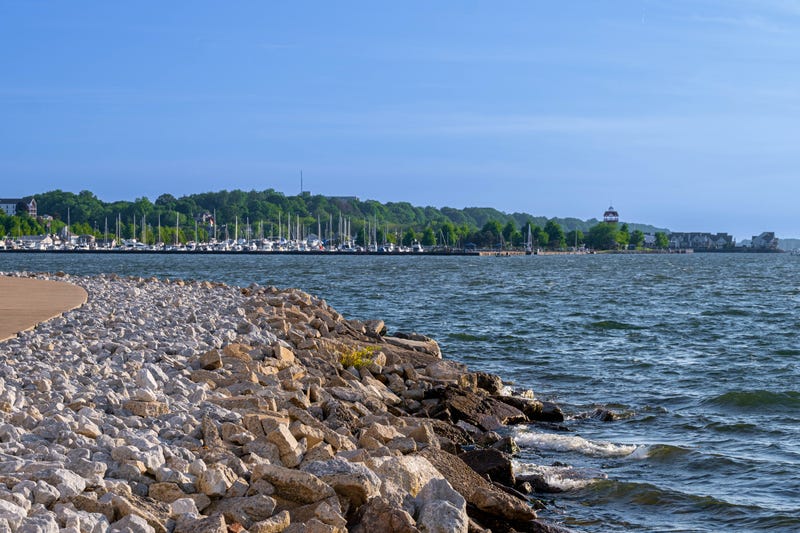 A Pittsburgh man is dead after drowning in Lake Erie.