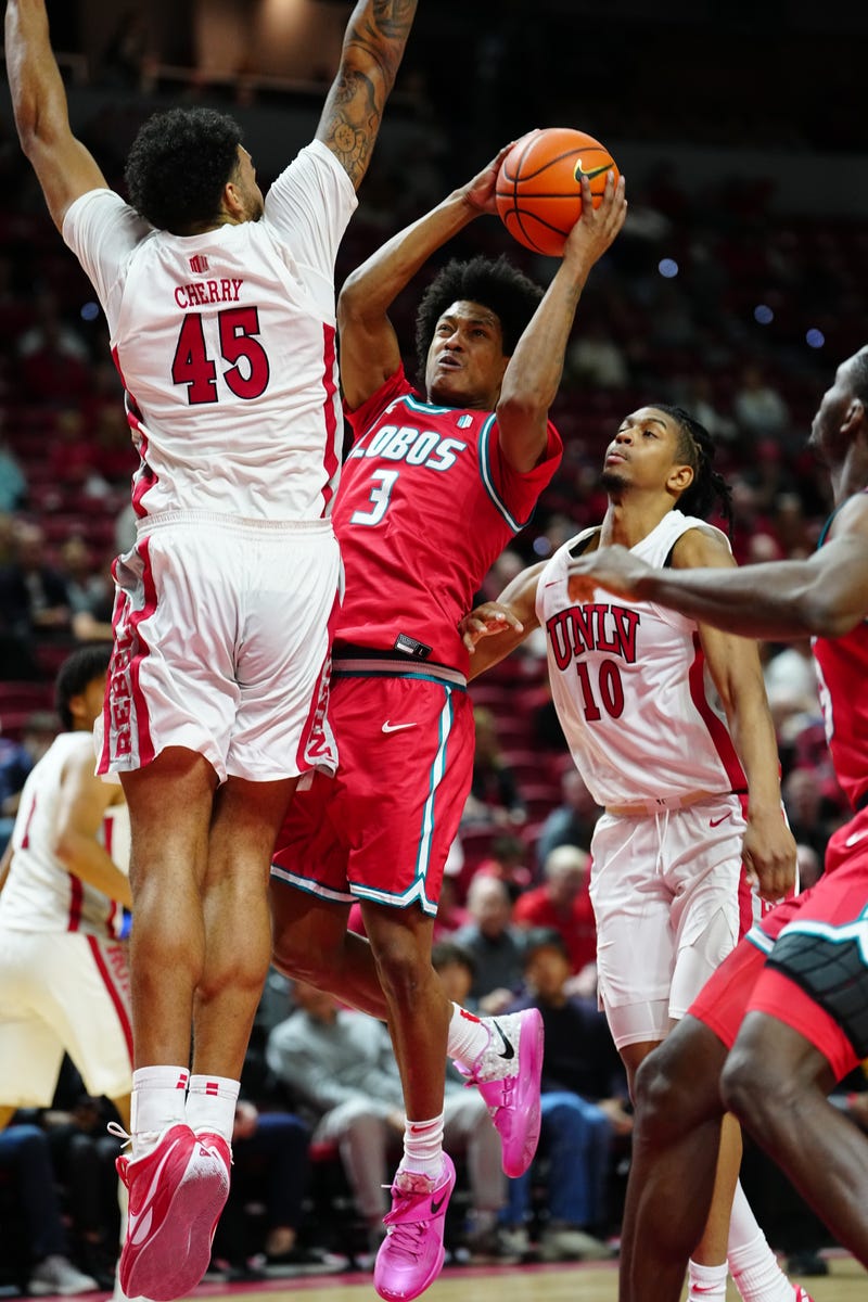ru Washington #3 of the New Mexico Lobos shoots against Jeremiah Cherry #45 of the UNLV Rebels in the second half of a game at the Thomas & Mack Center on January 25, 2025 in Las Vegas, Nevada. 