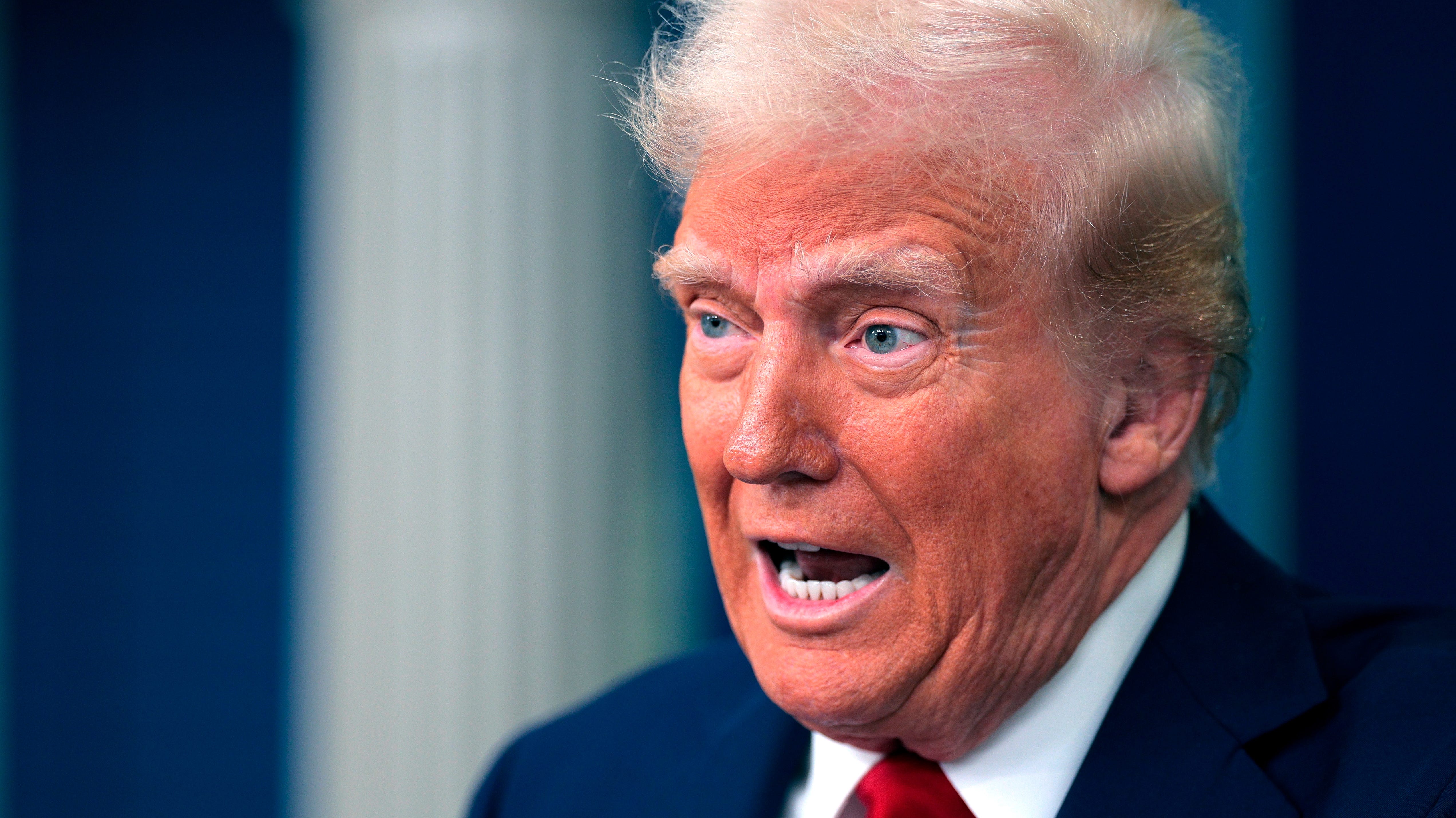 LISTEN: Trump reacts to D.C. crash, consoles crash victims