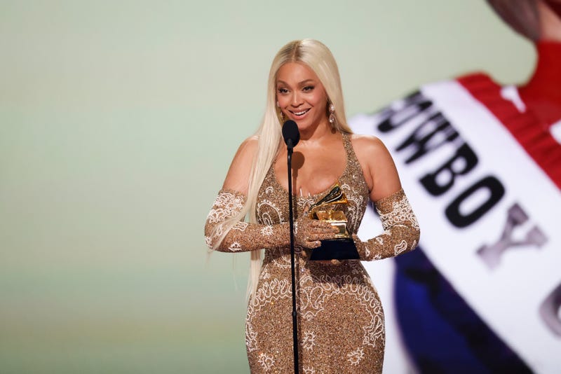 Beyoncé wins the award at Grammys