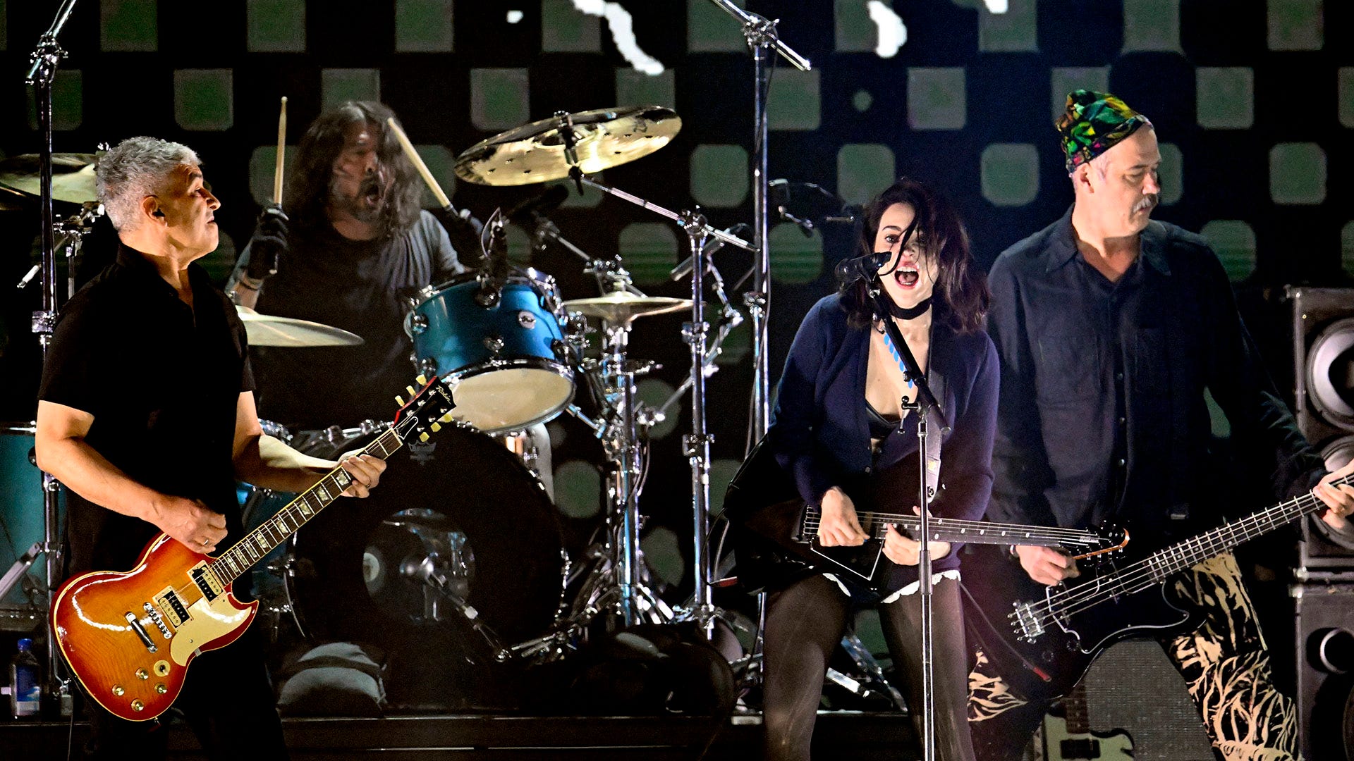 Nirvana, No Doubt, and Green Day deliver special performances for Fireaid benefit show