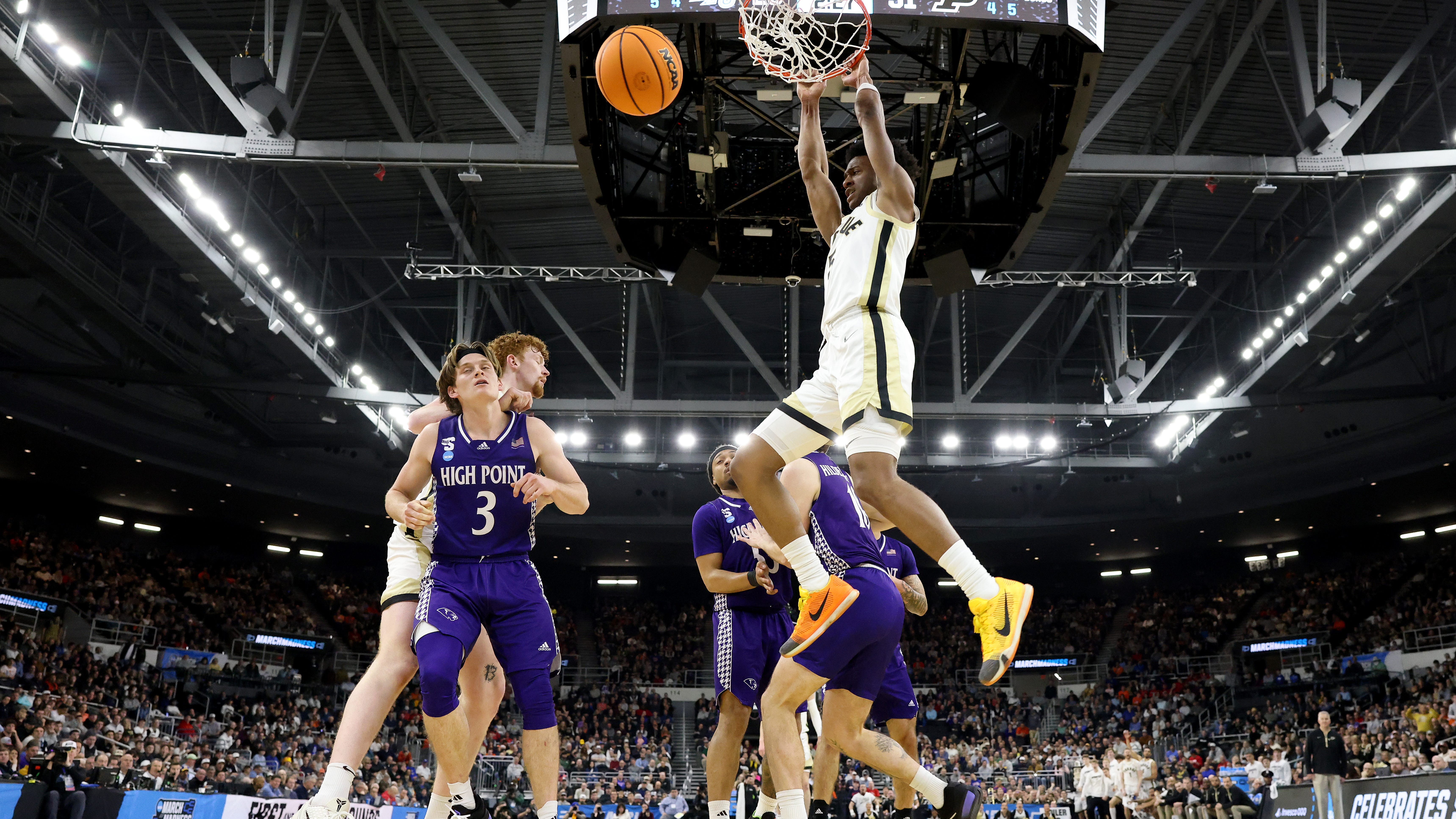 Former Patriot Rosevelt Colvin a proud dad as son competes in March Madness