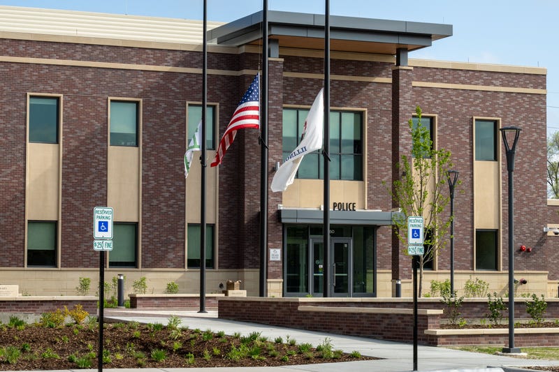 Downers Grove Civic Center Police Department (Getty Images) 