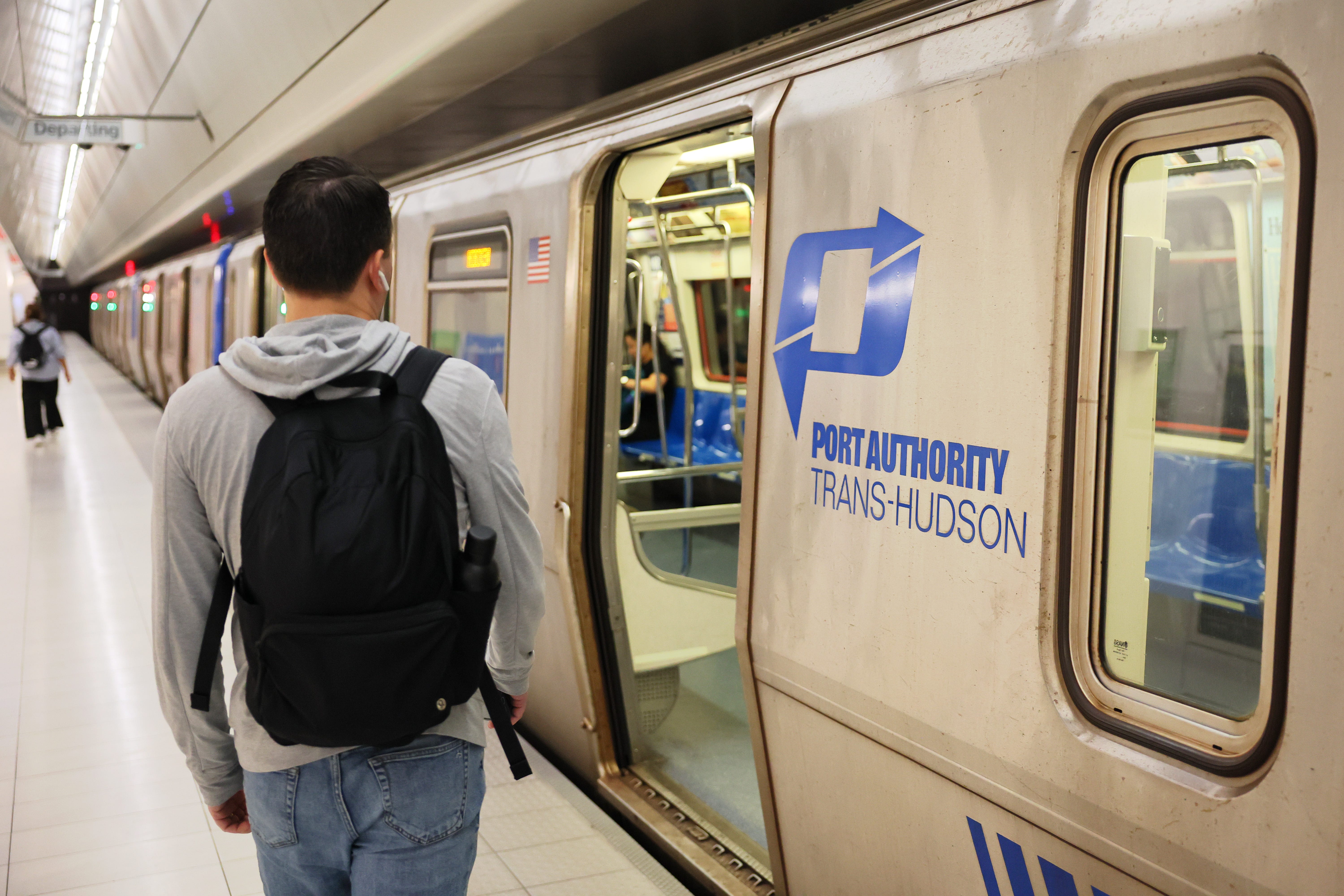 Fire on PATH train sparks service suspensions into NYC