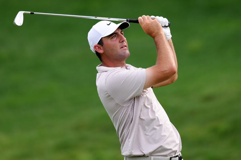 Defending champion Scottie Scheffler playing the 18th hole of the Travelers Championship in Cromwell, 6/19/25