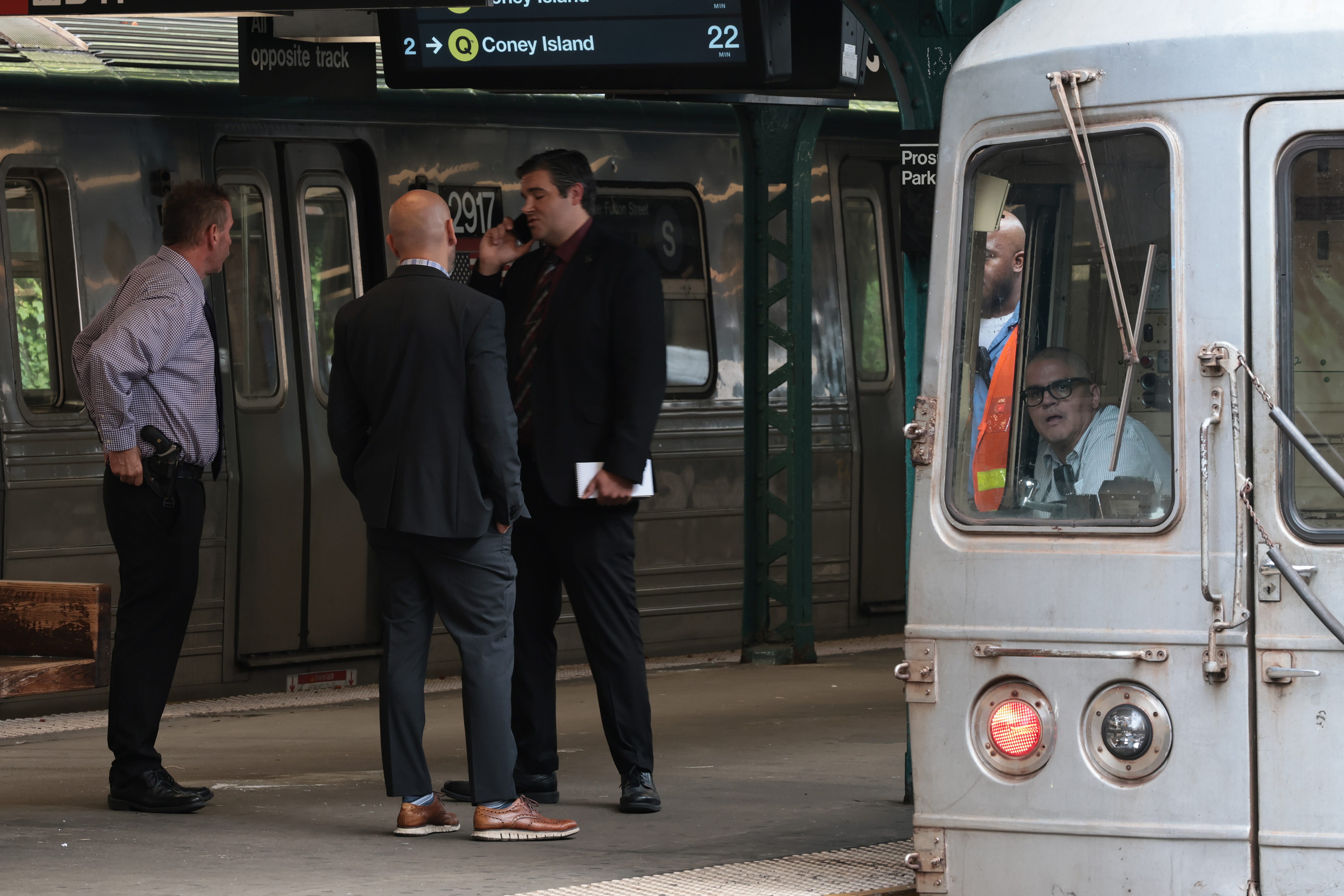 Man fatally hit by train during fight at Brooklyn subway station