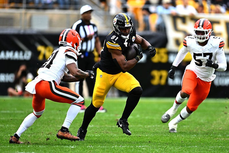 Jonnu Smith running vs Browns