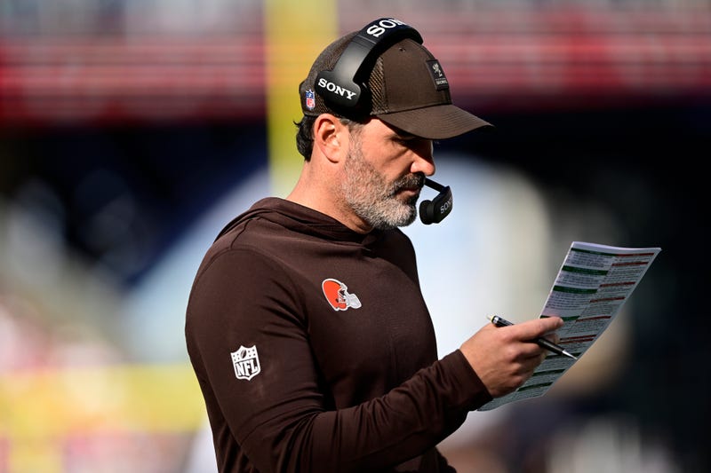 FOXBOROUGH, MASSACHUSETTS - OCTOBER 26: Head coach Kevin Stefanski of the Cleveland Browns looks on in the game against the New England Patriots at Gillette Stadium on October 26, 2025 in Foxborough, Massachusetts.