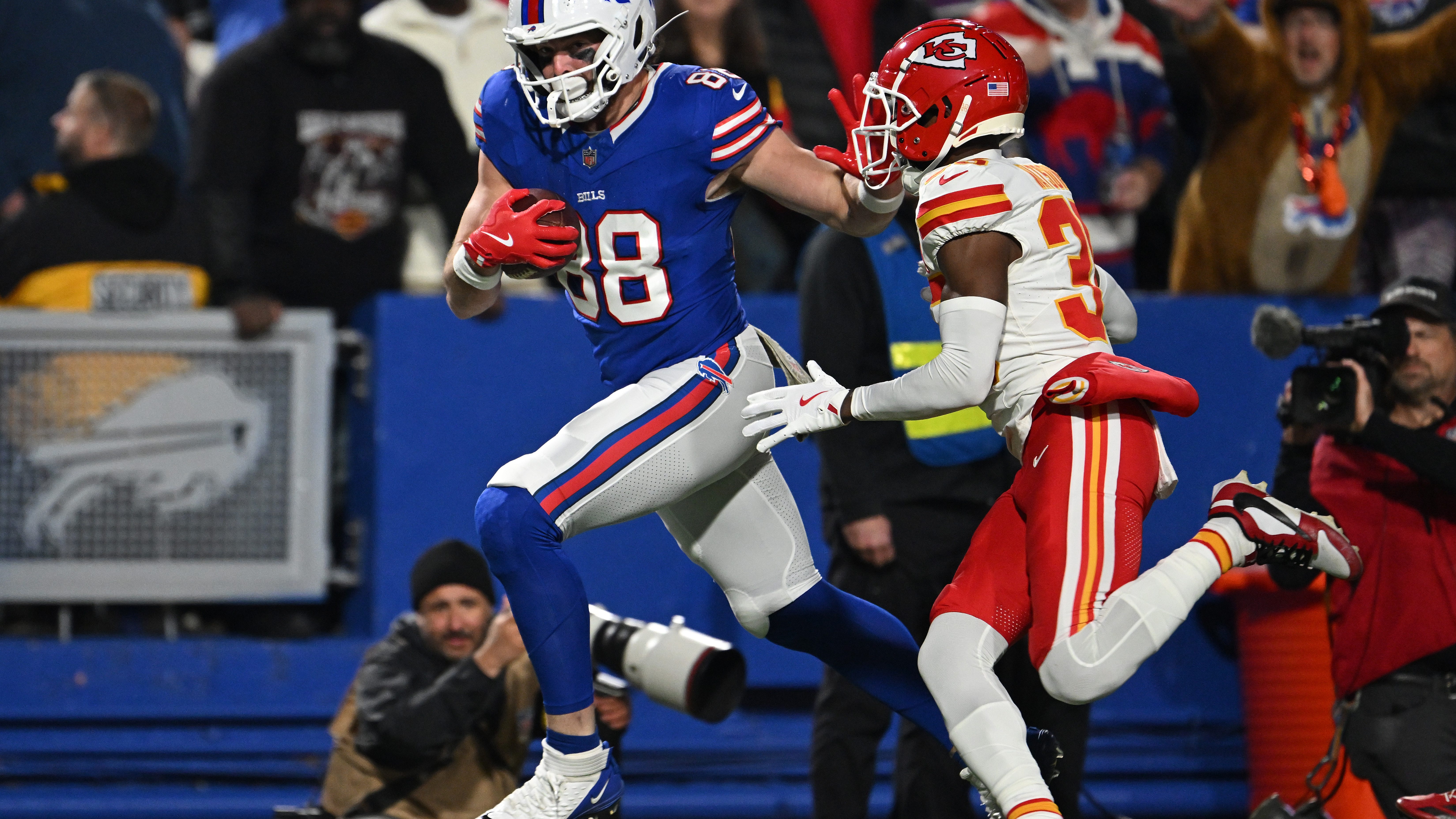 Bills agree to new three-year contract with tight end Dawson Knox