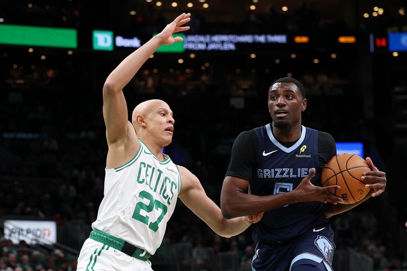 Vince Williams Jr. #5 of the Memphis Grizzlies dribbles downcourt against Jordan Walsh #27 of the Boston Celtics at TD Garden on November 12, 2025 in Boston, Massachusetts.