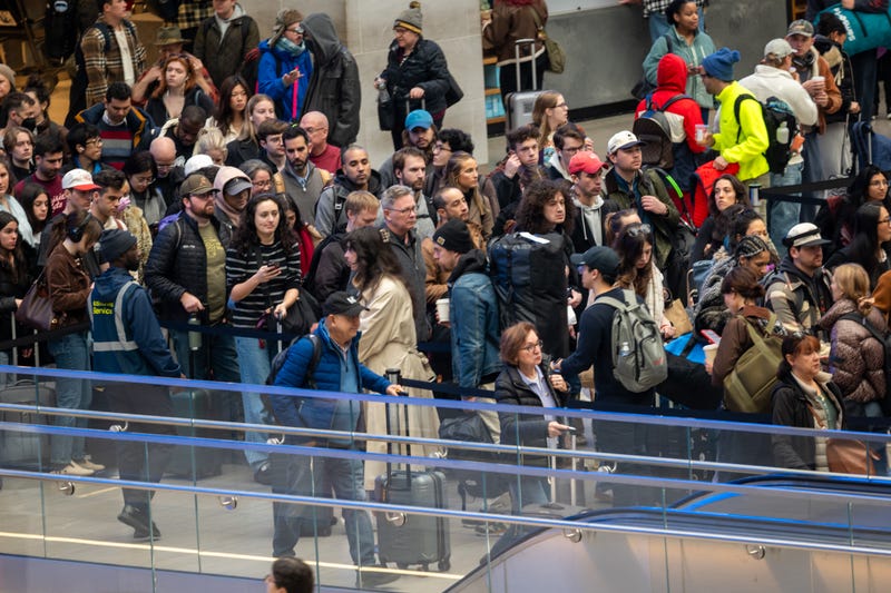 Travelers head home after Thanksgiving