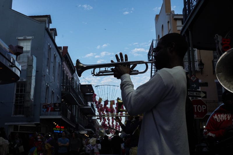 performers in French Quarter 