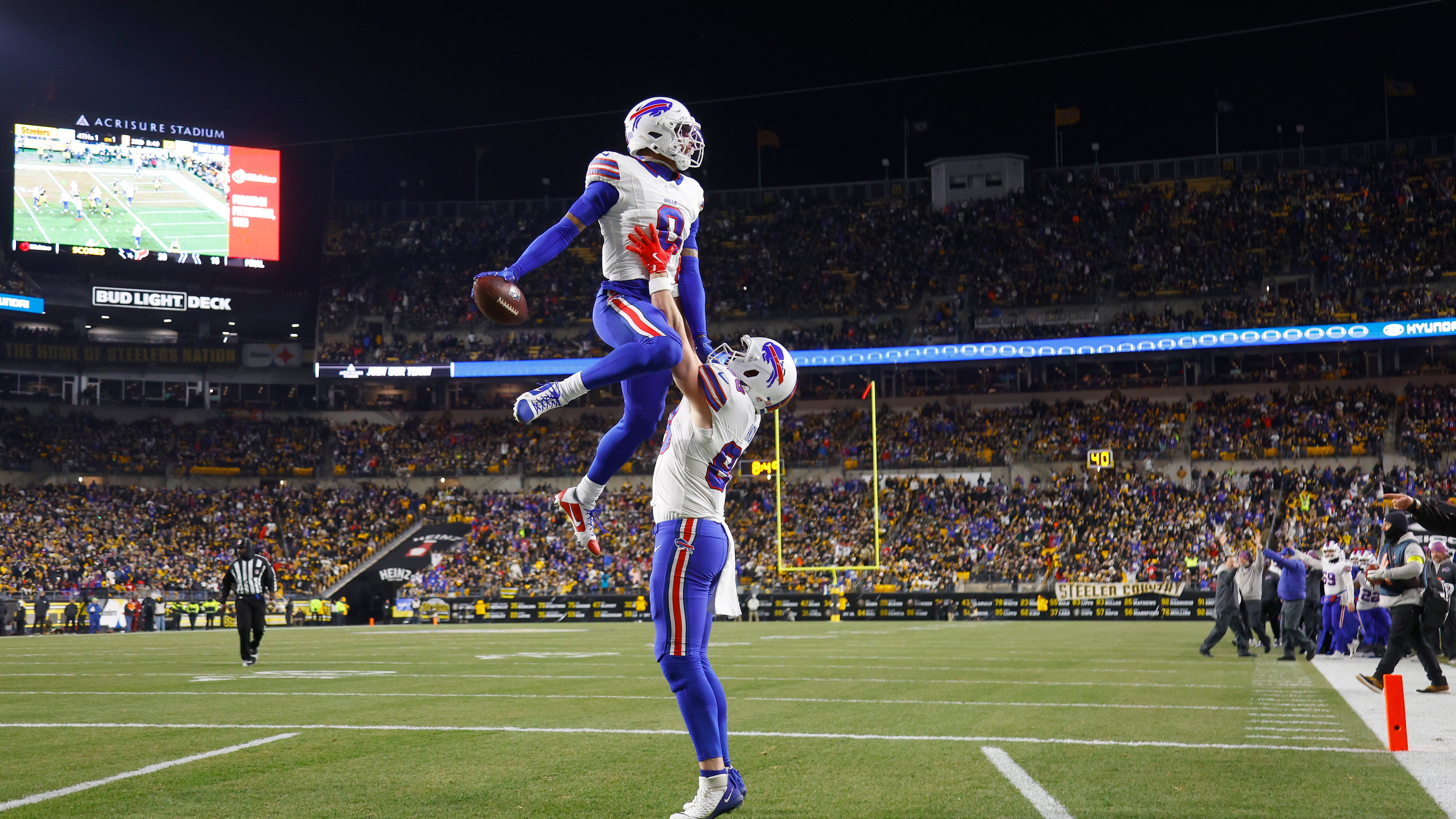 Bills run all over Steelers in Pittsburgh