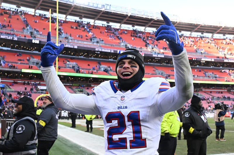 Jordan Poyer #21 of the Buffalo Bills celebrates the win over the Cleveland Browns
