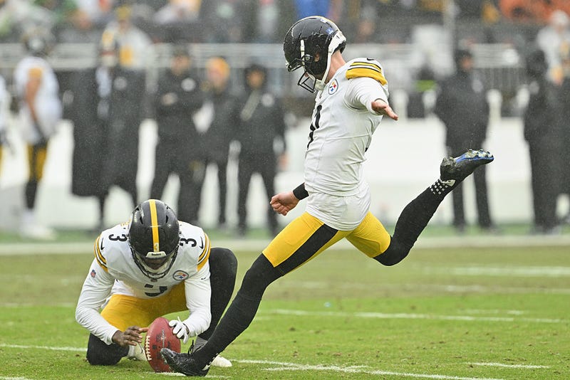 Chris Boswell kicking