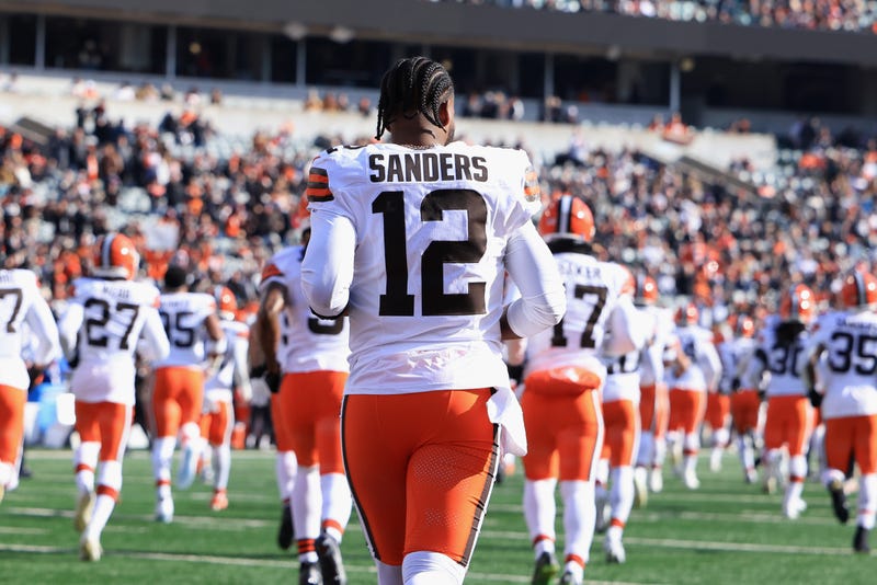 Shedeur Sanders #12 of the Cleveland Browns takes the field with teammates prior to the game against the Cincinnati Bengals at Paycor Stadium on January 04, 2026 in Cincinnati, Ohio. 