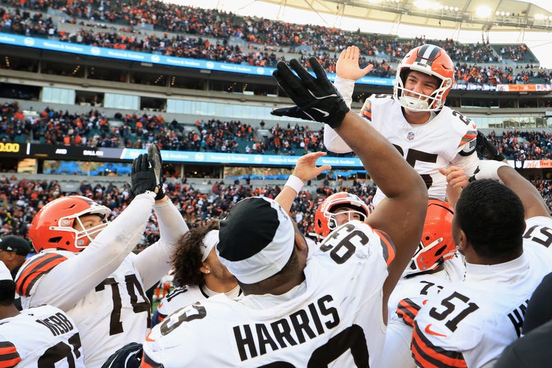 Justin Casterline / Stringer