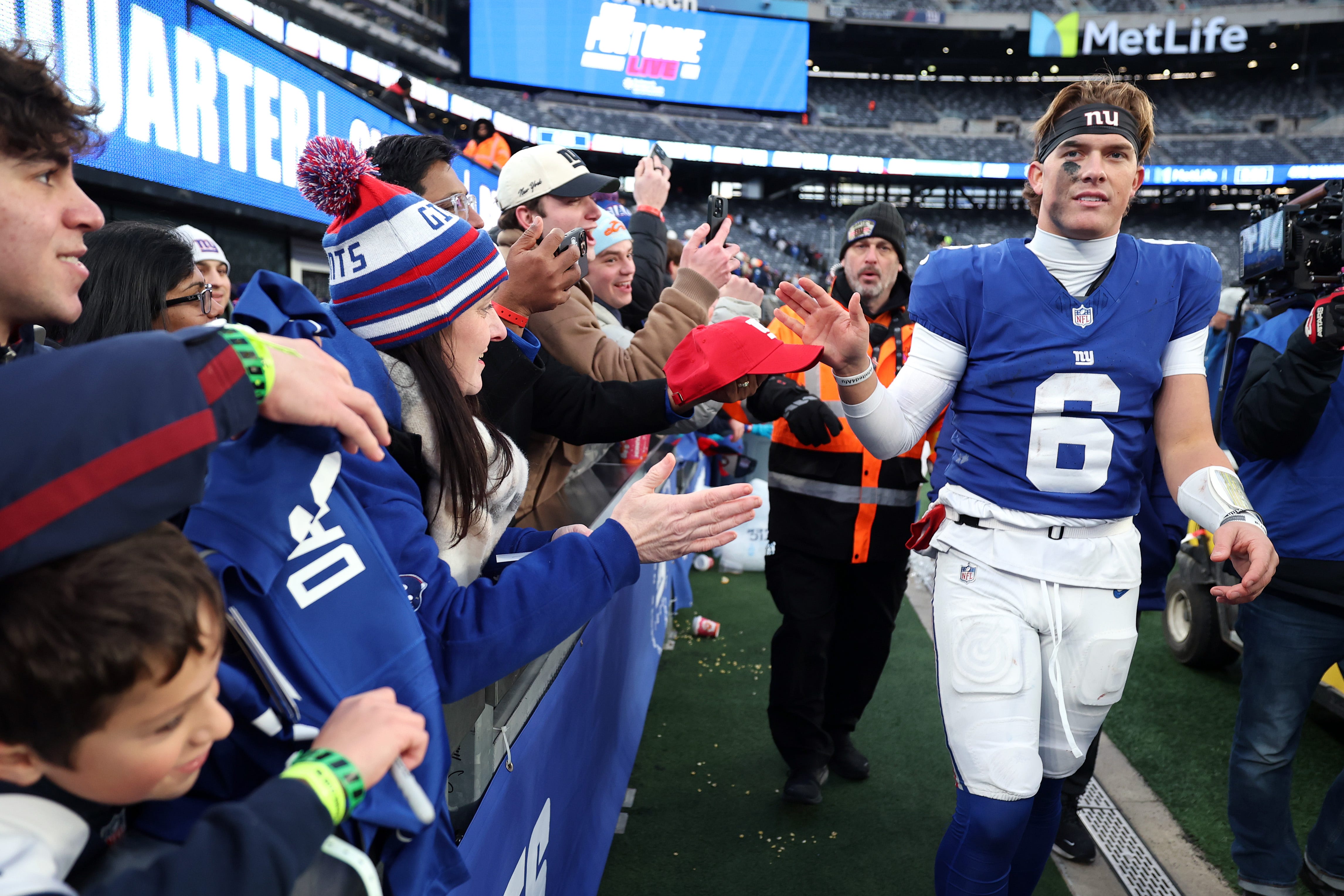 Giants up vibes but lose draft stock with Week 18 win over Dallas