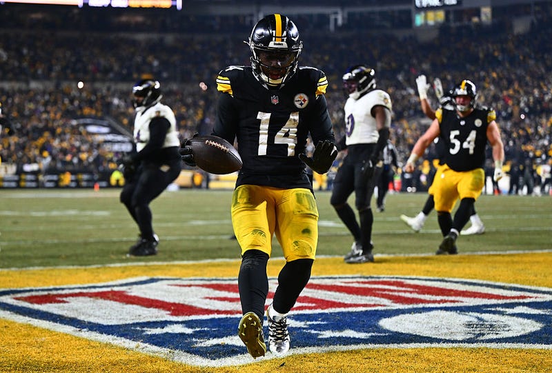 Kenneth Gainwell scores