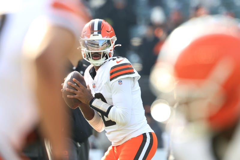 Shedeur Sanders #12 of the Cleveland Browns warms up prior to the game against the Cincinnati Bengals at Paycor Stadium on January 04, 2026 in Cincinnati, Ohio.