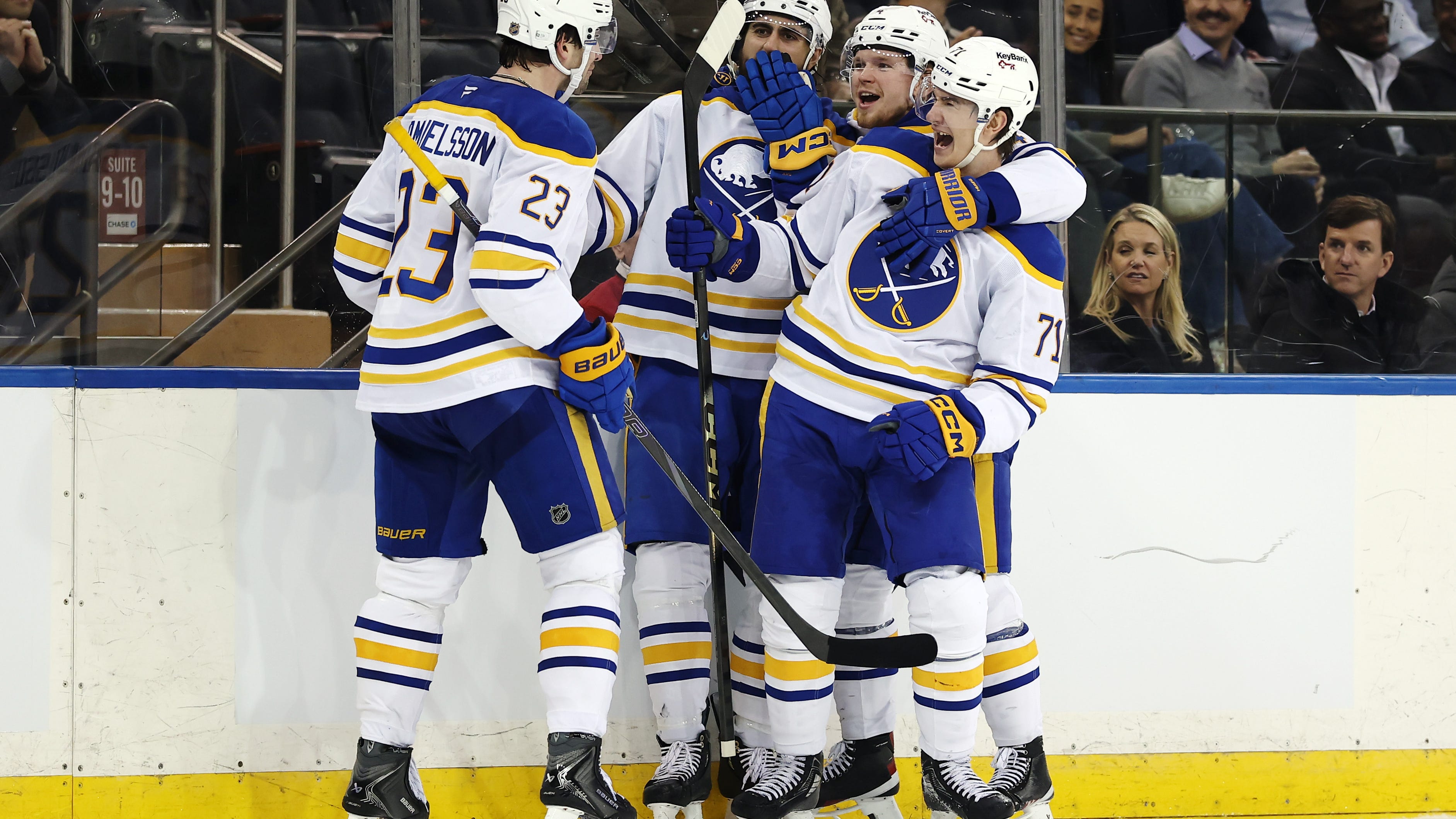 Sabres stay white-hot with 5-2 win over Rangers