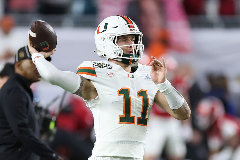 Carson Beck throwing with Miami