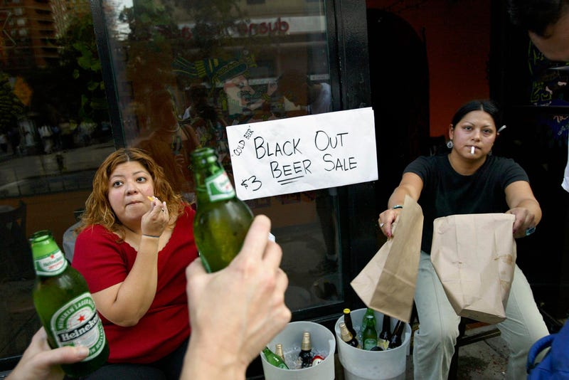 Buckets of ice weren't affected by the power outage, as two vendors sell beer during the 2003 blackout.