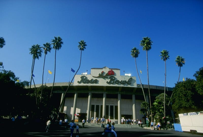 USC, UCLA Kick Off Football Seasons Amid High Heat, Eased Water Rules for Fans