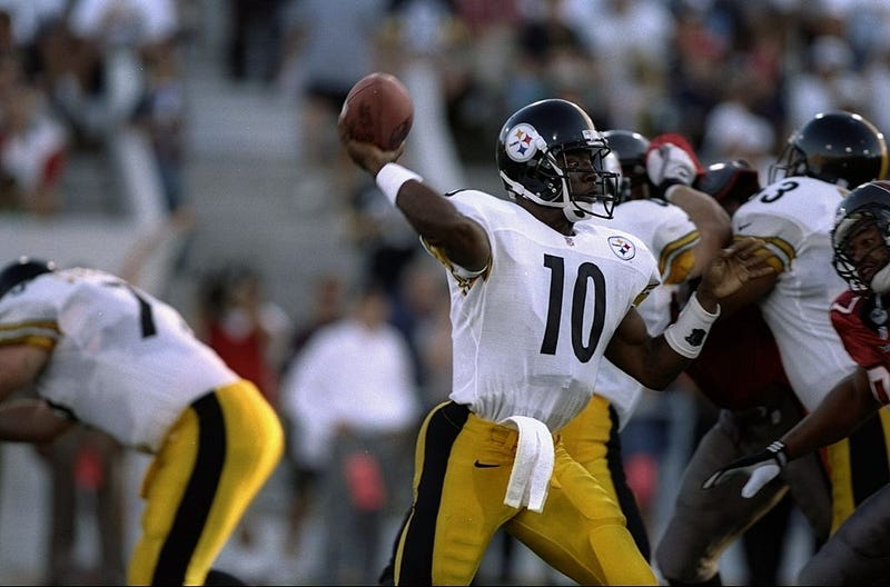 Kordell Stewart throwing the football