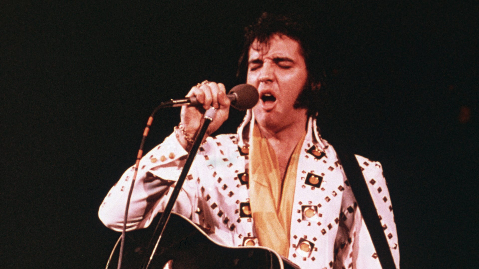 Inside 'ELVIS' and Baz Luhrmann's 'dizzying' biopic