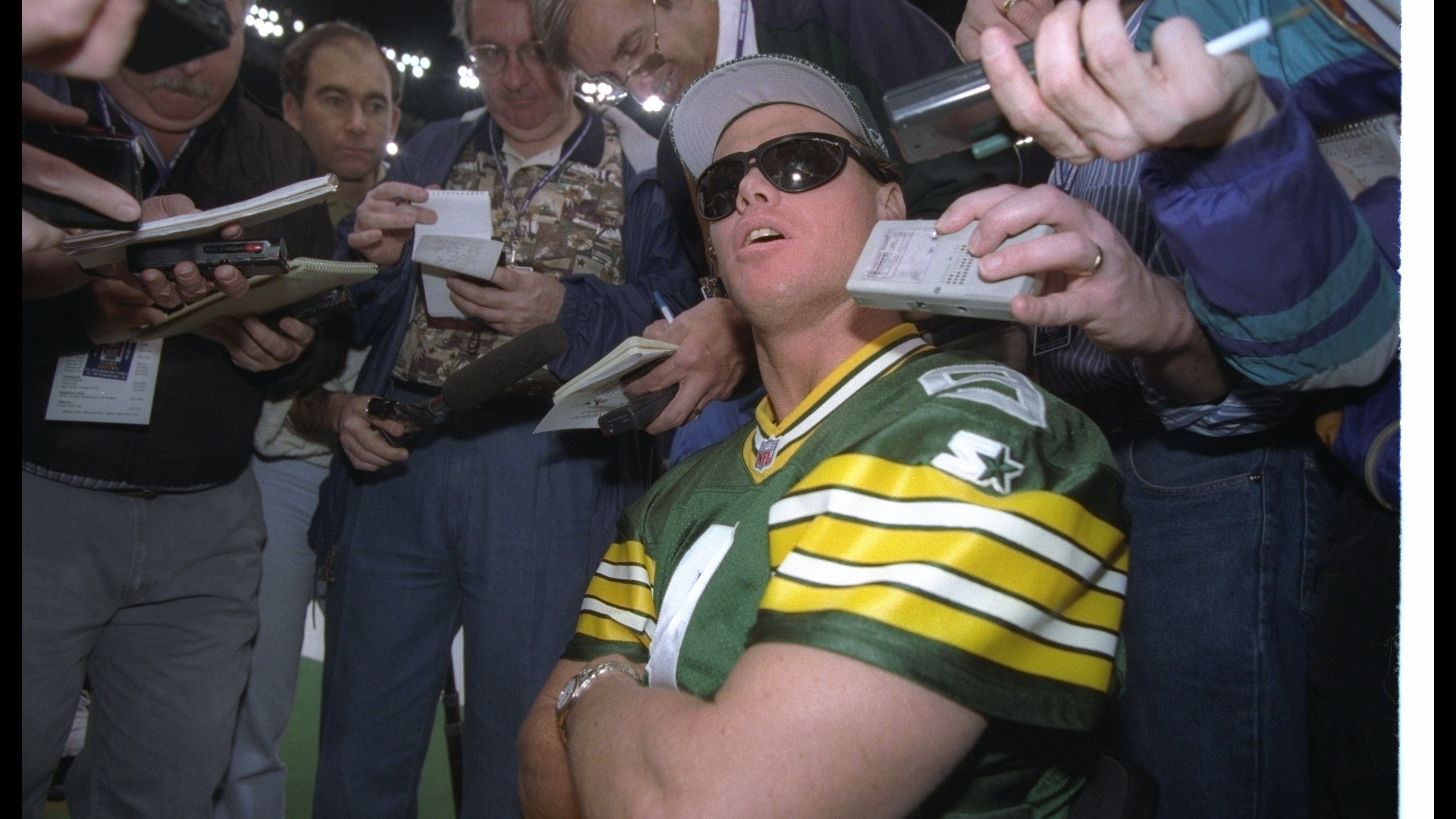 Broaddus & Jim McMahon reunite to tell stories of MacMahon's Packers antics
