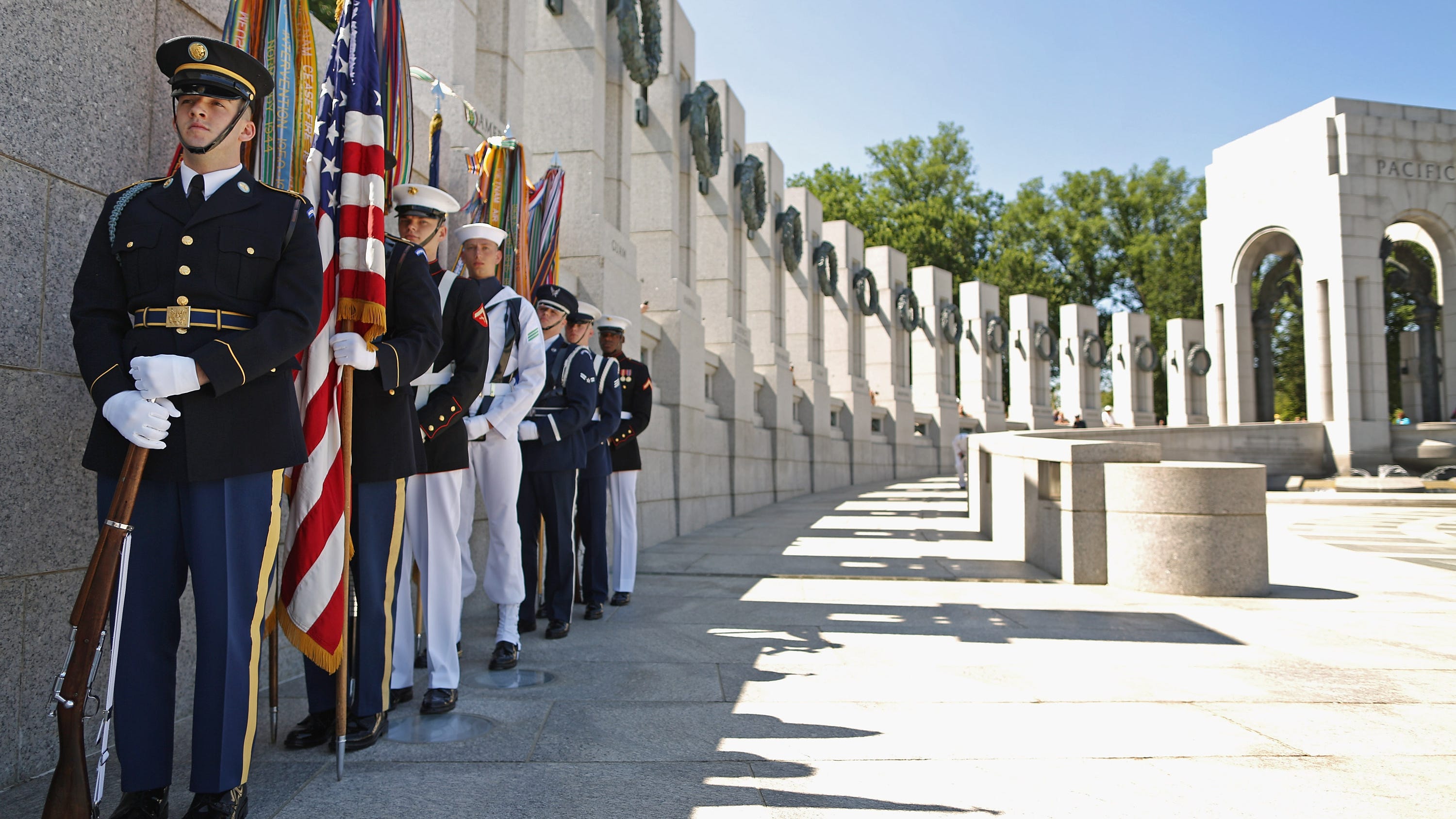 Bipartisan legislation introduced to repair national WWII memorial