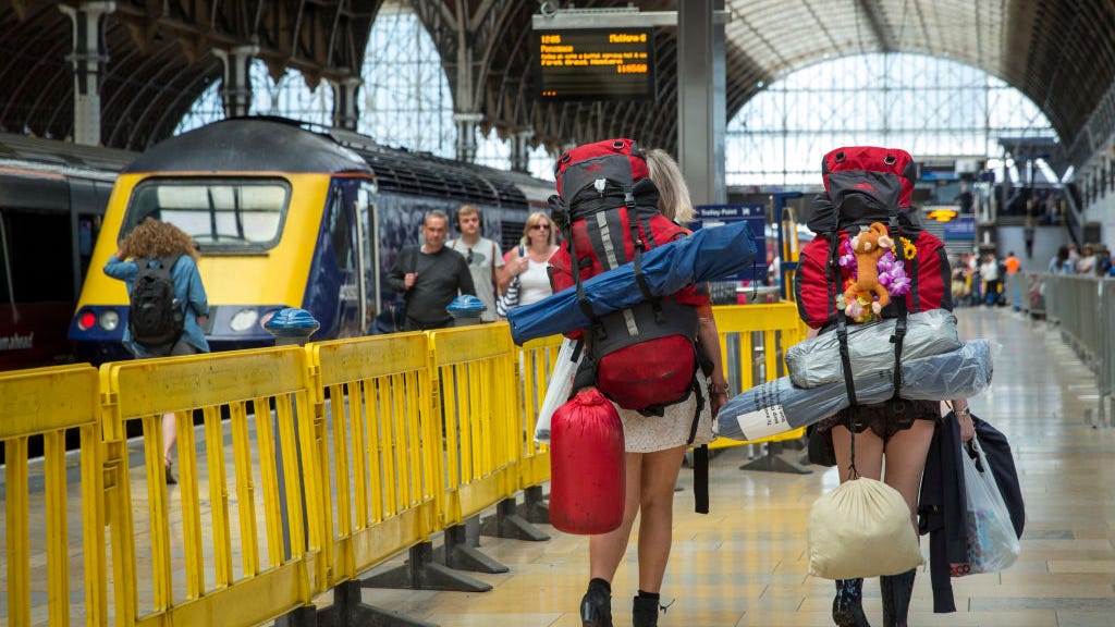 Expert urges Americans to hold off on holiday travel as Europe suffers COVID-19 surge