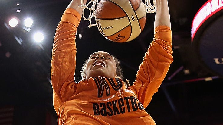 Brittney Griner dunks to celebrate return to basketball court