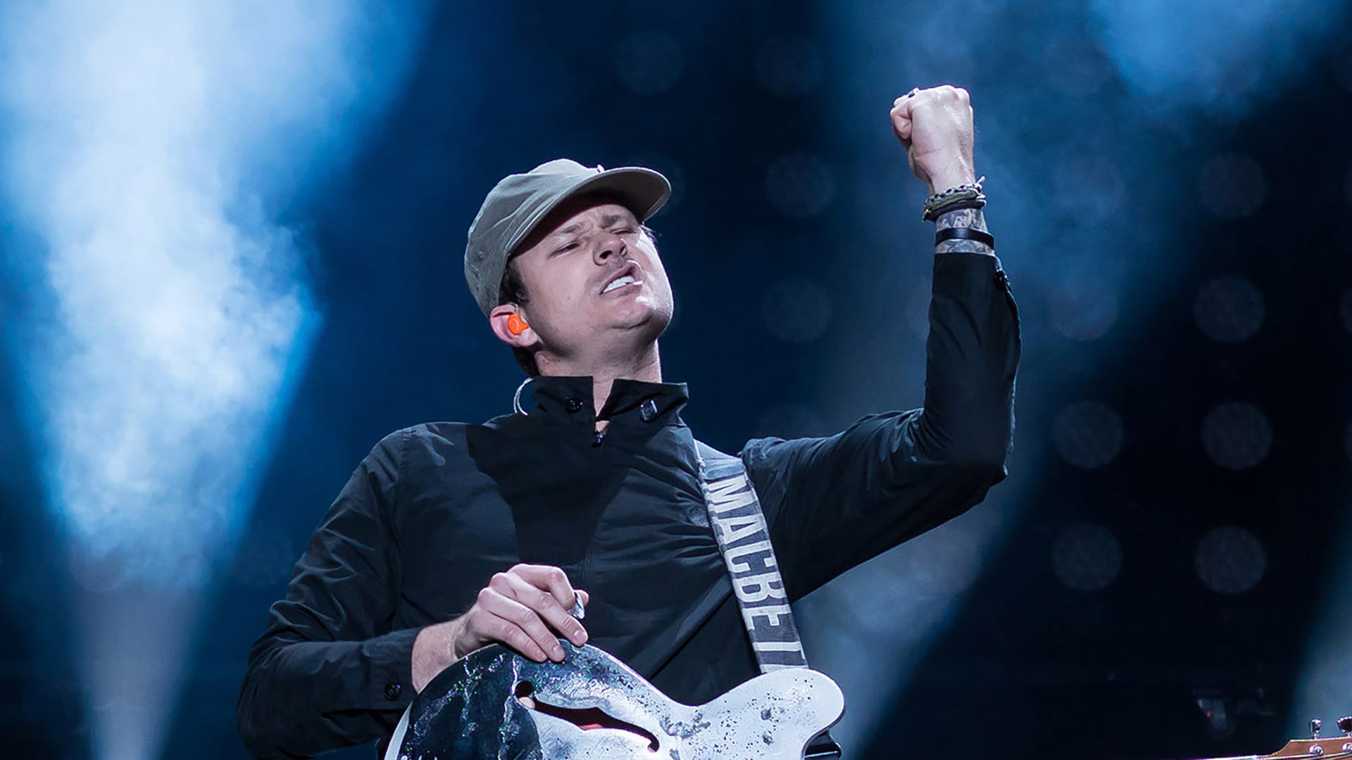 Tom DeLonge reveals he got married at the courthouse: 'I feel free'