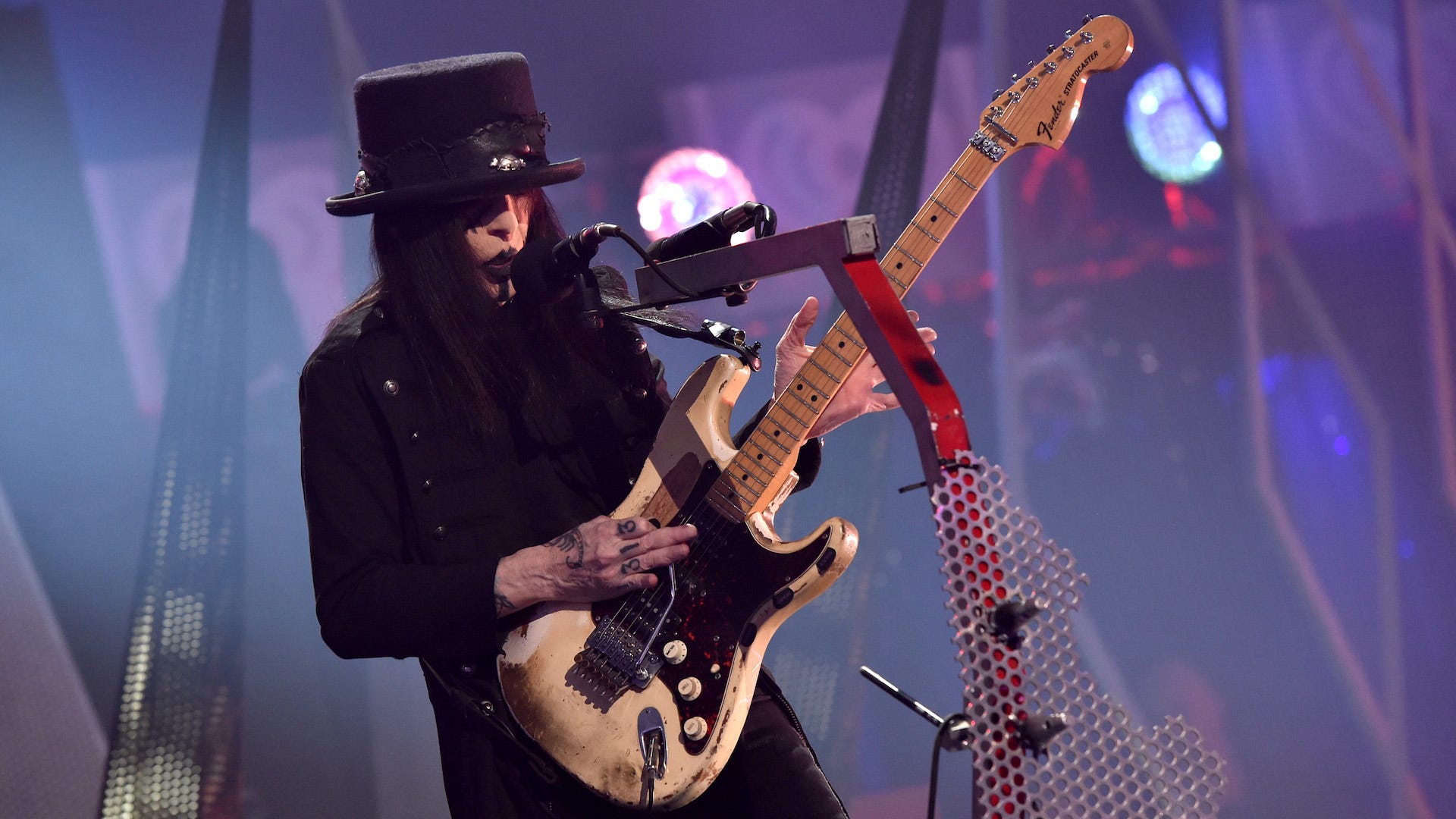 Mick Mars vs. Mötley Crüe gets ugly: 'I carried those bastards for years’