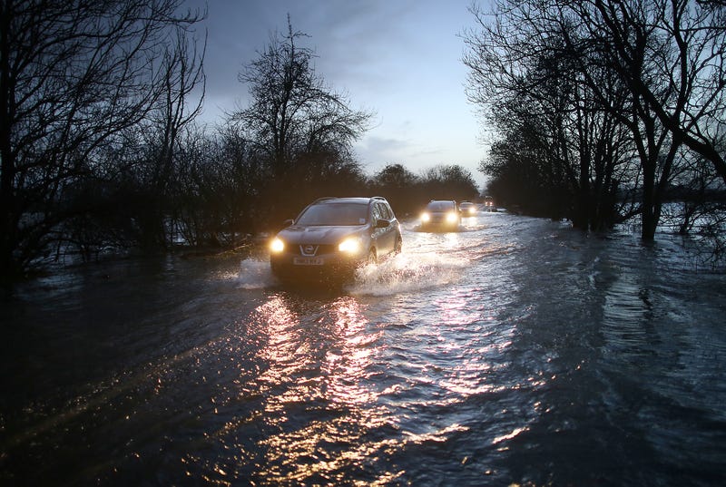 Flash floods create hazardous driving conditions around metro Detroit