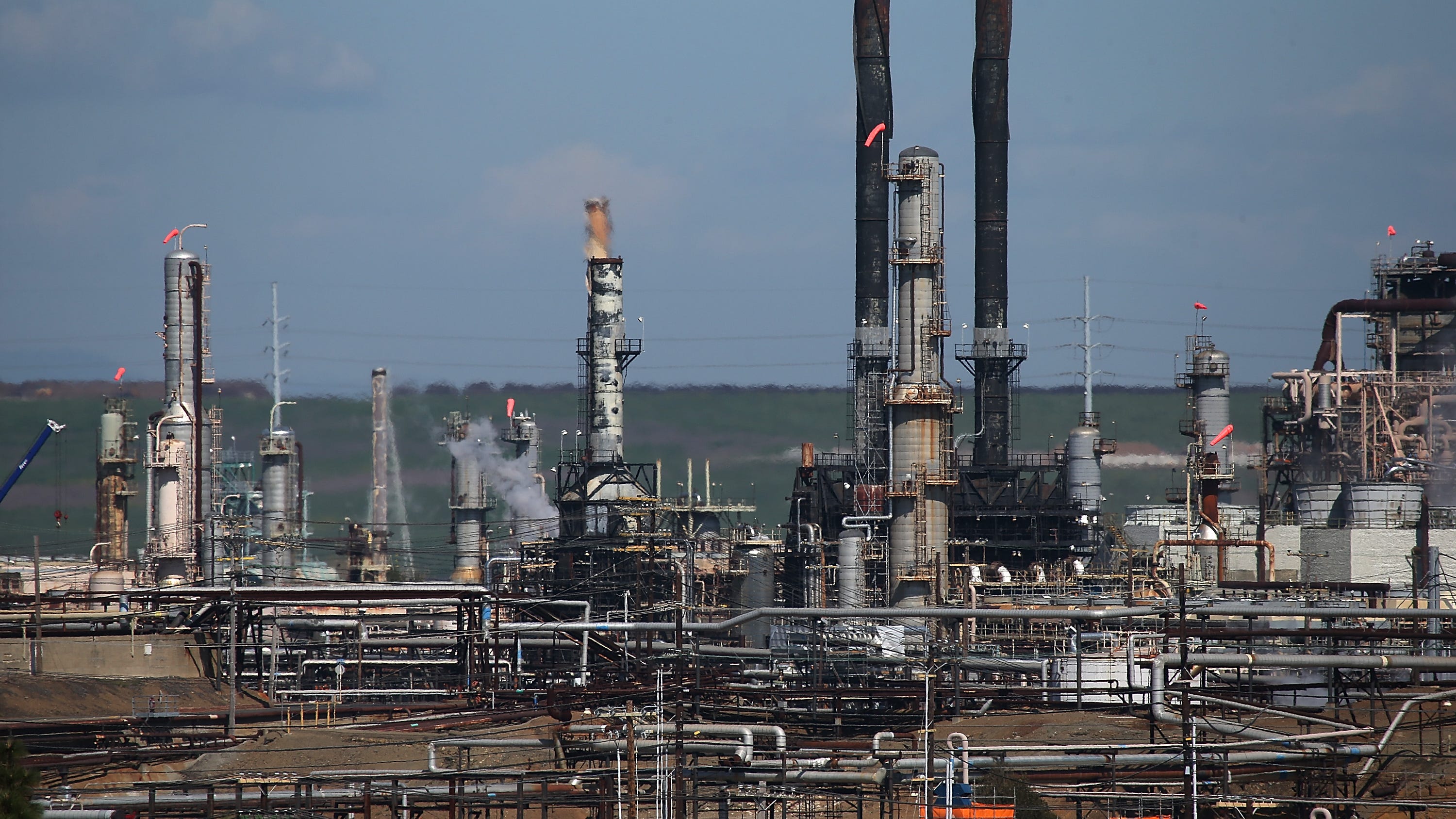 Bay Area refinieries must drastically cut emissions by 2026