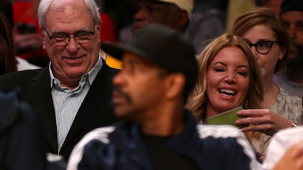 Phil Jackson allegedly wants Lakers to 'deal' LeBron James
