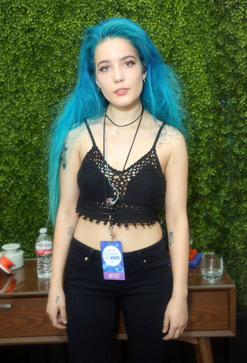 halsey performs with blue hair