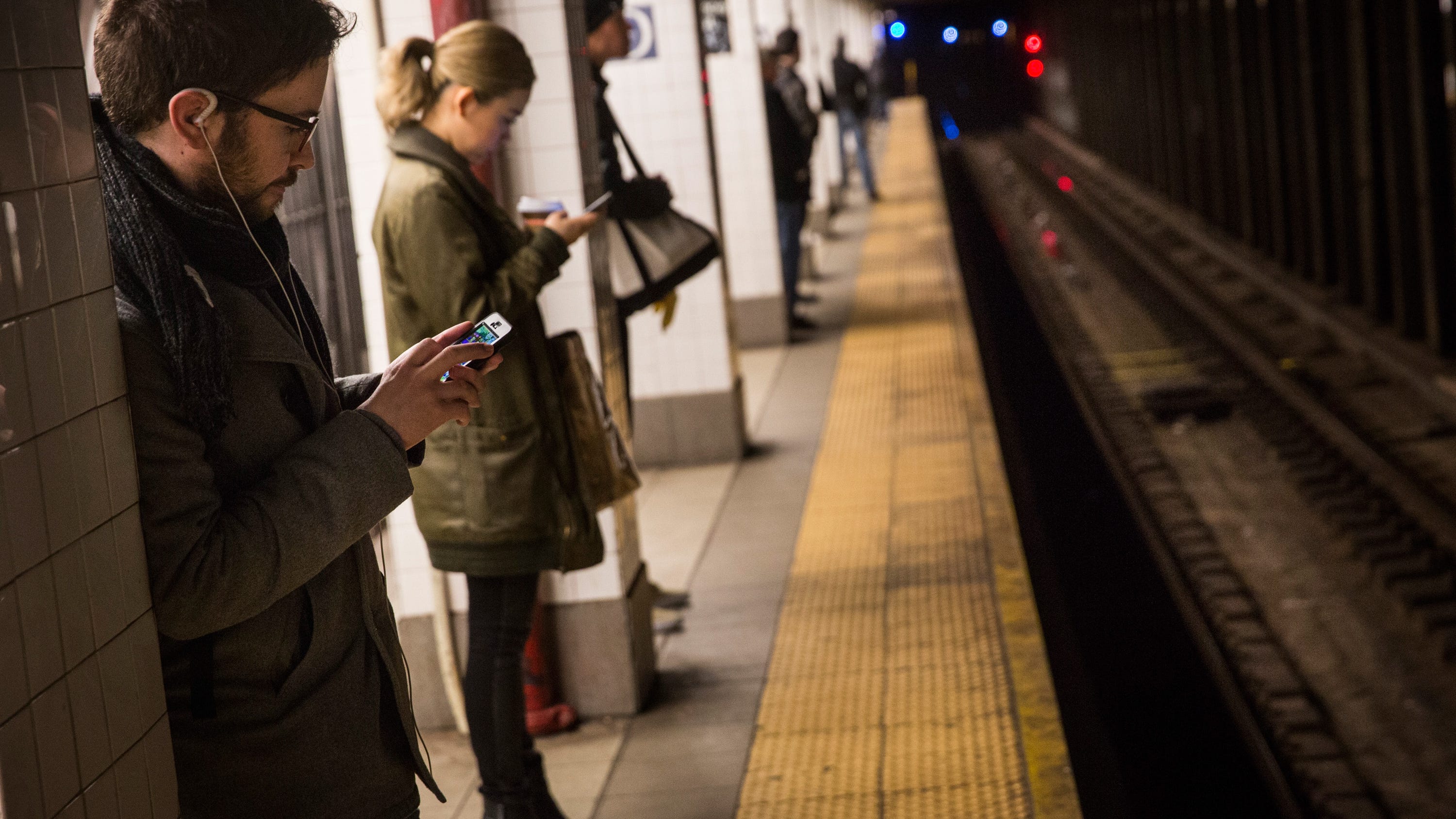 Drunk man, 24, dies after falling onto subway tracks in Manhattan